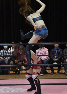 Yuki kamifuku Wrestling LegDrop