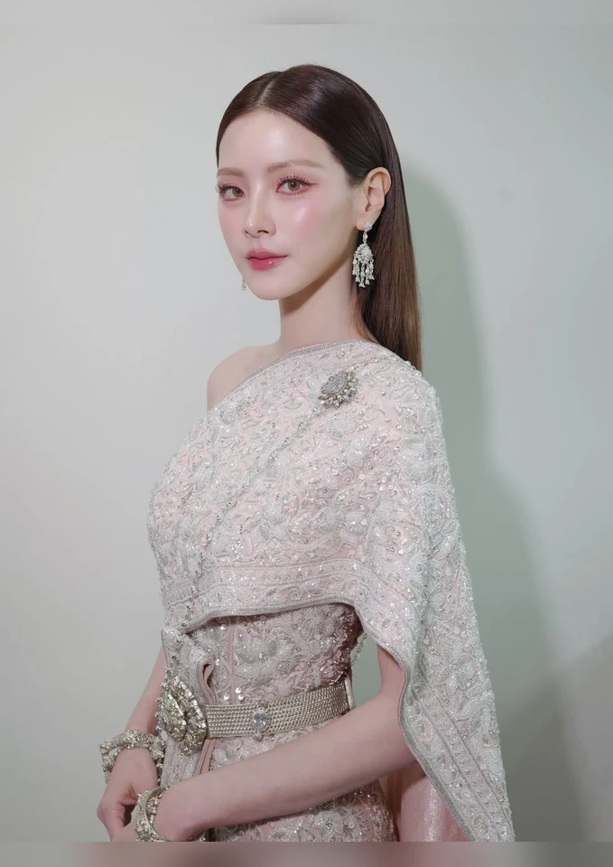 ใบเฟิร์น พิมพ์ชนก ในชุดไทย