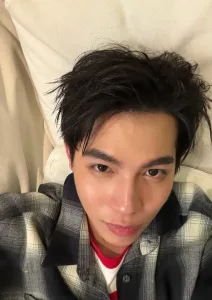 เฟิร์ส คณพันธ์ รูปจาก Instagram ทางการ 11